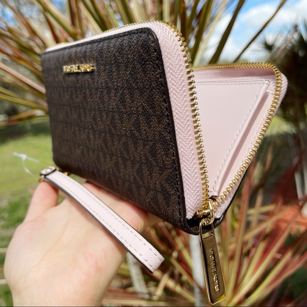 Gaby’sBags💕NWT Michael Kors Wallet/Wristlet - Picture 4 of 5